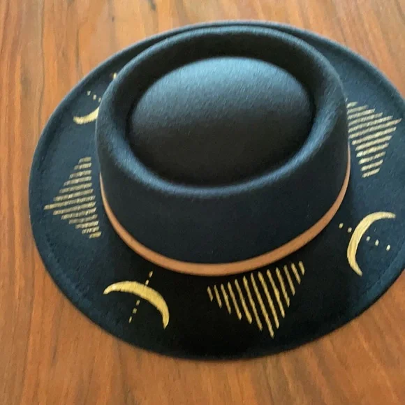 Hand Painted Wool Hat - Picture 3 of 5